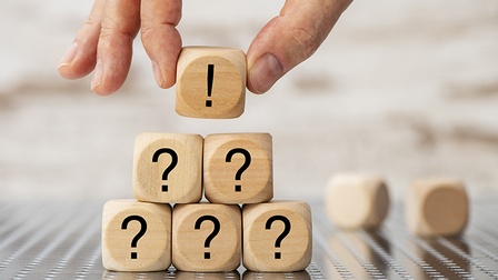 Würfel, Bausteine, Baustein, Holzbausteine, Holzbaustein, Holzwürfel, Frage, Fragen, fragen, nachfragen, Fragezeichen, Antwort, Antworten, antworten, beantworten, Rufzeichen, Rufezeichen, Ausrufzeichen, Ausrufezeichen, Rätsel, rätseln, sich fragen, FAQ, FAQs, faq, faqs, Faqs, Faq, häufige Fragen, frequently asked questions, frequently asked question, erkundigen, Erkundigung, Information, informieren, Info, Infos