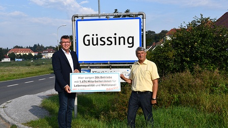 Regionalstellenobmann Roman Eder (l.) mit Güssings Bürgermeister Vinzenz Knorr