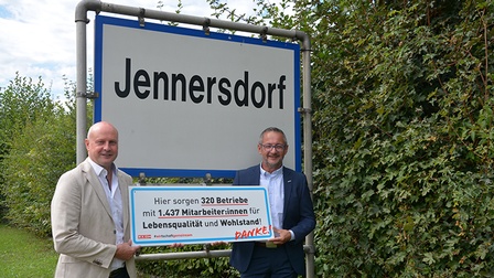 Regionalstellenobmann Josef Kropf (r.) mit Jennersdorfs Bürgermeister KommR Reinhard Deutsch.