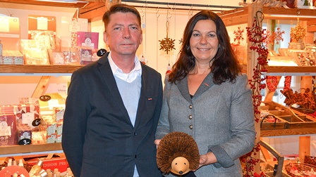 Peter Werkovits, Vorsitzender der Kunsthandwerke und Melanie Eckhardt, Obfrau des burgenländischen Markthandels.