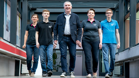 Bei der IT-Management &  Coaching GmbH in Ybbsitz steht der Faktor Mensch im Mittelpunkt. „Unsere Mitarbeiter müssen sich wohlfühlen, dann leisten sie auch super Arbeit“, weiß Geschäftsführer Thomas Knapp (Mitte).