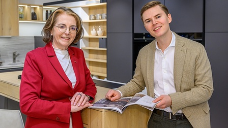 Judith Ringer freut sich über den unternehmerischen Einsatz von Martin Breitschopf für Steyr-Land.