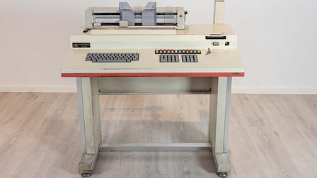 Das historische Gerät „LogAbax-LX4300“ aus dem 50 Jahre alten BMD-Fundus.