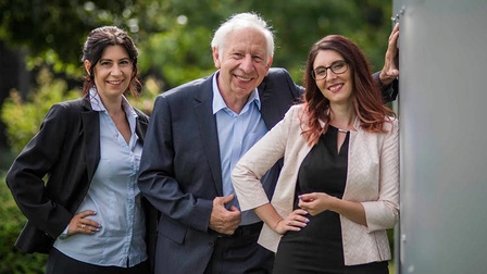 Friedrich Zitz mit Töchtern