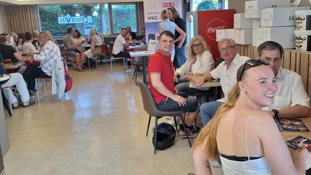 Unternehmer:innen beim Businesstreffen