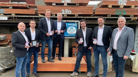 Baumeister Josef Wilkovits, Wilhelm Talos, Baumeister Hannes Gartner, Wilfried Gartner, Bautechniker Thomas Sack, Baumeister Michael Kurzmann mit Landesinnungsmeister KommR Bernhard Breser (v. l.) 