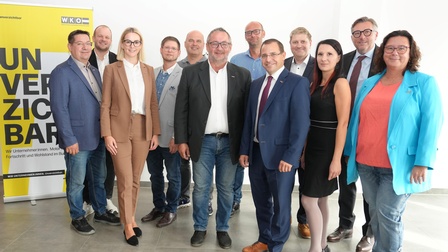 Matthias Mirth, Michael Paukowits, Regionalstellenleiterin Katharina Bagdy, Martin Schaffer, Mario Trinkl, Regionalstellenobmann KommR Josef Kropf, Ewald Wailand, Wirtschaftskammerpräsident Mst. Andreas Wirth, Andreas Wagner, Barbara Klettner, Wirtschaftskammerdirektor Harald Schermann und Sonja Wagner (v. l.) 