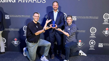 Severin Candrian (Mitgründer Feey GmbH), Christof Schwendinger (Rondo-Vertrieb Frastanz) und Sven Jakelj (CEO Feey GmbH) freuten sich über die internationale Auszeichnung für die gemeinsam entwickelte Geschenkverpackung (v.l.n.r.).