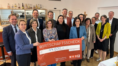 Scheckübergabe HUM Kuratorien am Institut St. Josef. 