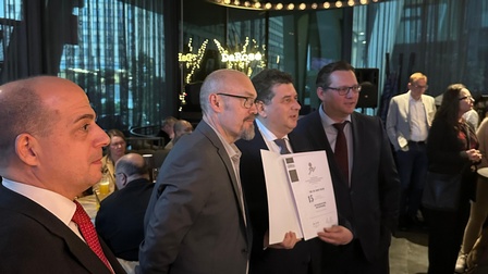 Gruppe von stehenden Personen