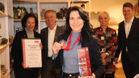 Katrin Hierzer mit dem Preis
