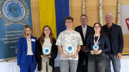 Searching for the Best: Wettbewerbsorganisatorin Karoline Harm, Anja Göbelhaider (2. Platz), Sieger Joshua-Noel Lang, Berufsschuldirektor Thomas Breineder (LBS Theresienfeld), Alina Stangl (3. Platz) und Schulqualitätsmanager Gunnar Hamann (v.l.).