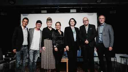 Patricio Hetfleisch (Tirol Werbung), Manuel Stix (Musikproduzent), Melanie Wiener (Land Tirol), Carla Luthardt (Moderation), Barbara Thaler (Präsidentin Wirtschaftskammer Tirol), Siegfried Steinlechner (ORF) und Bernhard Holzhammer (Vorsitzender FV Film- und Musikwirtschaft) (v.l.).