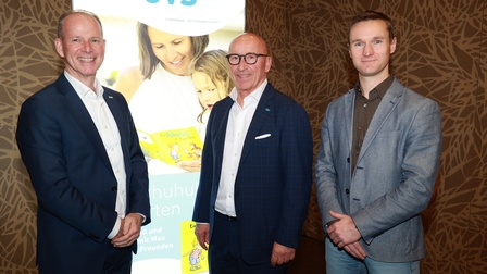Gruppenbild mit Dietmar Rogg, Präsident des bsw; Johann Poinstingl, ÖVS-Präsident; Joeri Dils, Präsident Belgian Federation of Pool and Wellness Professionals (BFP)