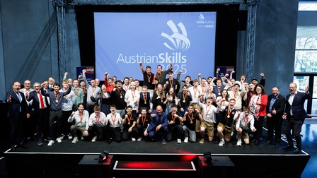 Gruppenbild der Teilnehmer bei den AustrianSkills 2025 in den Berufen der Metalltechnik