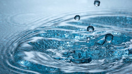 hochspritzendes Wasser