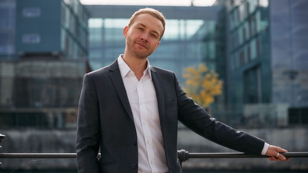 Portrait von einer Person in Businesskleidung