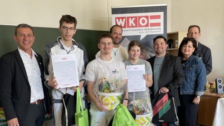 Reinhold Haspel (Berufsschule), Matthias Knöbl (Drittplatzierter), Leon Rupp (Zweitplatzierter), Markus Szerencsits (Lehrlingswart), Janine Weis (Siegerin), Stefan Waller (Lehrlingswart-Stv.), Sylvia Waba (Berufsschuldirektorin) und Michael Lehrner (Berufsschullehrer) (v. l.). 
