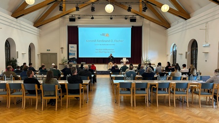 Jahrestagung des Zweiradhandels 2025: Podium und Zuschauer