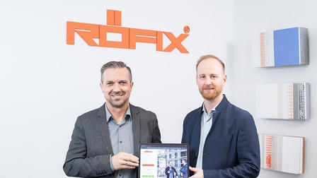 Das neue Kundenportal trägt dazu bei, Arbeitsprozesse zu beschleunigen und Projekte bzw. Aufträge zeitsparend abzuwickeln – auch unterwegs. (v.l.: Christian Höberl, Geschäftsleitung Vertrieb und Technik, RÖFIX AG, und Andreas Ganahl, Leitung Marketing & Kommunikation, RÖFIX AG)