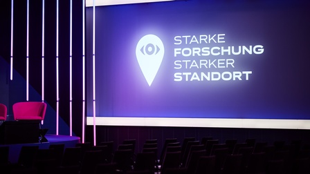 Sujet-Bild mit Schriftzug Starke Forschung Starker Standort 