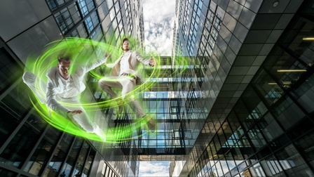 Bürogebäude dynamischer Kreis mit Businessman