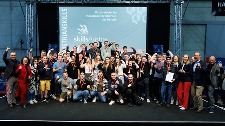 Siegesfoto mit jubelnden Gewinnern