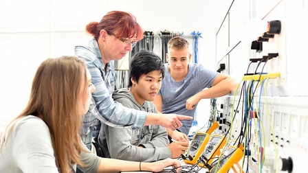Drohende Finanzierungslücke bei der Lehrstellenförderung des Bundes gefährdet Ausbildungsplätze in Vorarlberg.