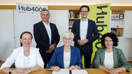 V.l.: Stefanie Lindstaedt, Gründungspräsidentin der IT:U, Wilfried Enzenhofer, Geschäftsführer der UAR, Doris Hummer, WKOÖ-Präsidentin und Präsidentin des Vereins Hub4000, Michael Rabl, Präsident der FH OÖ, und Alberta Bonanni, Vizerektorin für Forschung und Internationale Angelegenheiten der JKU.