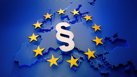 Europakarte mit einem Paragraphensymbol und dem Sternenkranz