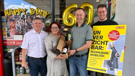 Spartengeschäftsführer Bernhard Dillhof, Fachgruppenobfrau Tanja Stöckl, Gottfried und Marvin Loibl (v. l.) 