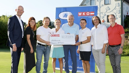 WK-Vizepräsident Martin Horvath, Catharina Ferencsak, Michael Kainz, Birgit Schneider-Reich, Spartenvertreter Manfred Gerger, „DaHuam4Kids“-Obmann Christoph Koller, Spartenobmann-Stv. KommR Jochen Joachims und Spartengeschäftsführer Ewald Hombauer (v. l.). 