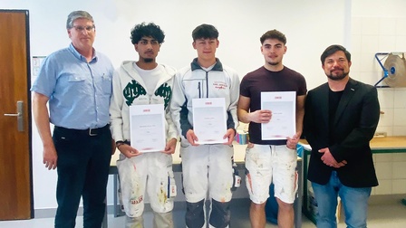 Karl Janitsch, Fazil Mohammad Belal (3. Platz),  Andreas Zapfel (1. Platz), Mark Farkas (2. Platz)  und Mst. Stefan Waller (v. l.) 