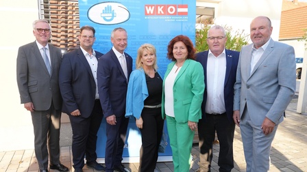 Bundesspartengeschäftsführer Reinhard Kainz, Landesspartenobmann-Stv. Mario Horvath, Bundesspartenobmann Mst. Manfred Denk, Petra Bischof-Oswald, Landesspartengeschäftsführerin Doris Granabetter, KommR MMst. Herbert Ohr und Landesspartenobmann KommR Anton Putz (v. l.)