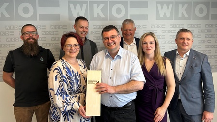 Manuel Kusztrich, Fachgruppenobfrau Tanja Stöckl, Gottfried Loibl, Jubilar Christian Bogner, Spartenobmann KommR Hans-Dieter Buchinger, Eva Maria Dittler und Fachgruppengeschäftsführer Bernhard Dillhof (v. l.). 