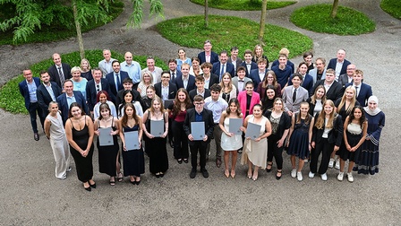 Die FiRi-Zertifikate 2025 wurden vor Kurzem feierlich im Casino Bregenz überreicht.