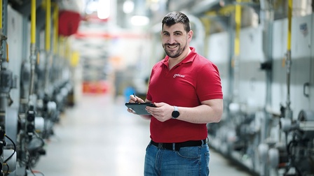 Bei Getzner Textil erfassen Mitarbeitende Instandhaltungsprozesse mobil am Tablet.