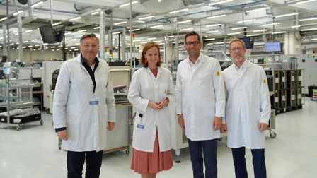 BECOM-Besuch: Harald Schermann (WKB-Direktor), Mariana Kühnel (WKÖ-Generalsekretär-Stellvertreterin), Johannes Bock (BECOM-Management) und Ewald Hombauer (Geschäftsführer der Landessparte Industrie) (v. l.). 