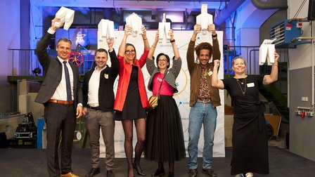 Gewinner:innen TRIGOS 2025: Christian Schäfer (Laufen Austria GmbH), Lukas Fleisch (Rhomberg Bau GmbH), Nadina Ruedl (Die Pflanzerei), Verena Riedler (crowd4projects GmbH), Niko Bogianzidis (öKlo GmbH), Maria Kollar (Kollar GmbH)