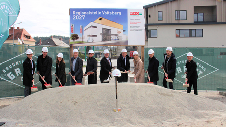 v.l.n.r.: RSTL Lukas Kalcher, Thomas Rieger (Generalplaner), Daniela Rumpf (WKO Steiermark), RSTO-Stv. Werner Jost, RSTO-Stv. Georg Reschen, RSTO Peter Sükar, Vizepräsident Dietmar Schweiggl, Bezirkshauptfrau Elisabeth Kladiva, Vizebgm. Kurt Christof (Stadtgemeinde Voitsberg), Alexander Leitenbauer und Clemens Gaugl (Bauunternehmung Granit GmbH)<br />
 