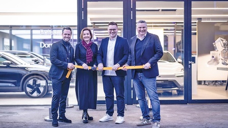 Matthias Schabetsberger - Geschäftsführer von Polestar Österreich, Karin Seyfried - Geschäftsleitung Schneider Automobil, Simon Hosp – Markenver-<br />
antwortlicher Volvo Cars Dornbirn und Polestar Dornbirn, und Joachim Singer - Geschäftsleitung Schneider Automobil.