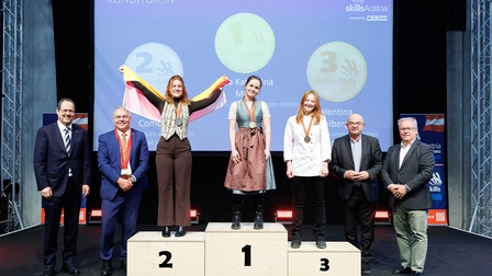 Die Siegerinnen der AustrianSkills 2025 im Beruf Konditor: Maya Combs (2. Platz), Lara Katharina Mair (1. Platz), Valentina Otzelberger (3. Platz)