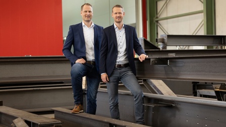 „Teamwork deluxe“ in der Grabner-Gruppe: Andreas (re.) kümmert sich um die Auftragsfertigung, Stefan verantwortet den Stahlbau.