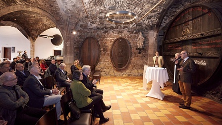 Personen beim Vortrag im Stift Klosterneuburg