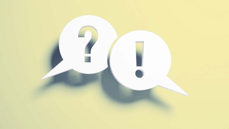 Rufzeichen und Fragezeichen in einer weißen Sprechblase vor einem dunkelblauen Hintergrund