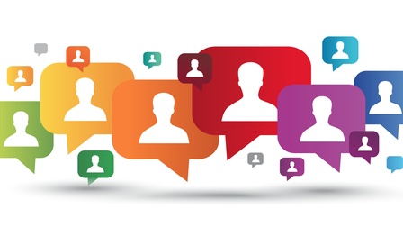 Verschiedenfarbige Sprechblasen mit Icons von Personen 