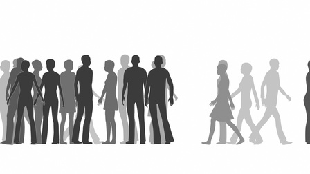 Silhouetten gehender und stehender Personen in unterschiedlichen Grautönen auf weißem Hintergrund
