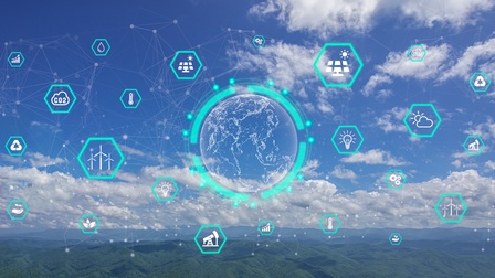Illustration der Erdkugel mit türkisleuchtenden Linien, ringsum Symbole in türkisen Waben zum Thema Nachhaltigkeit wie im Kreis verlaufende Pfeile, halbtransparent zu Punkten ineinanderlaufende Linien, im Hintergrund Himmel mit Wolken und grüne Landschaft