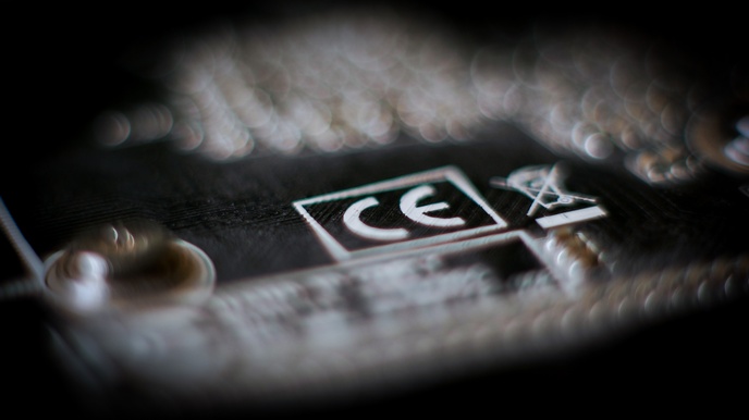 CE Kennzeichnung auf einem elektronischem Gerät