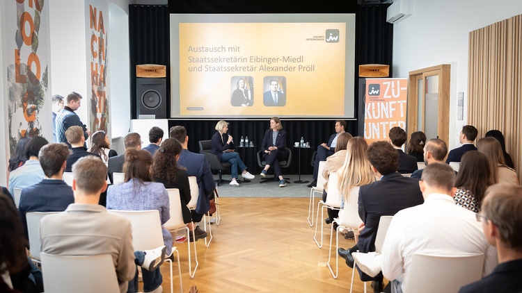 Paneldiskussion vor Publikum